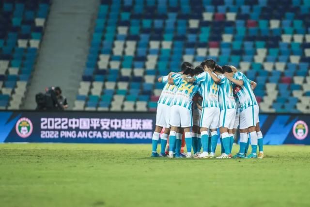 女生扒开裤子让男生捅