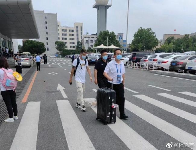 萌白酱粉嫩馒头一线天jk入口